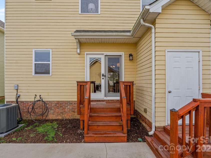 115 Decatur Avenue, Mooresville, NC 28117.  MLS# CAR4327480, YatesRealty ID 3983. 