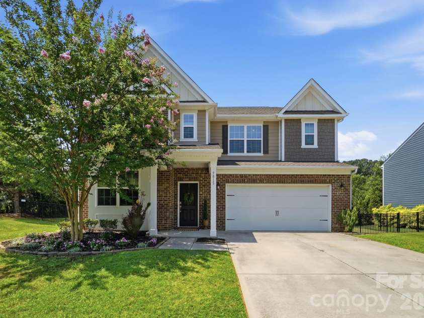 9815 Caledenia Drive, Huntersville, NC 28078.  MLS# CAR4403205, YatesRealty ID 39830. 