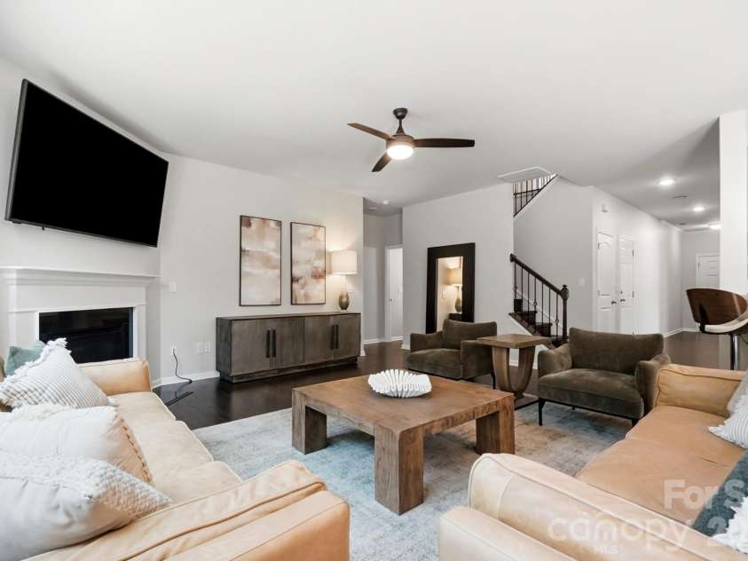 9815 Caledenia Drive, Huntersville, NC 28078.  MLS# CAR4403205, YatesRealty ID 39830. 