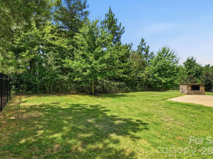 9815 Caledenia Drive, Huntersville, NC 28078.  MLS# CAR4403205, YatesRealty ID 39830. 