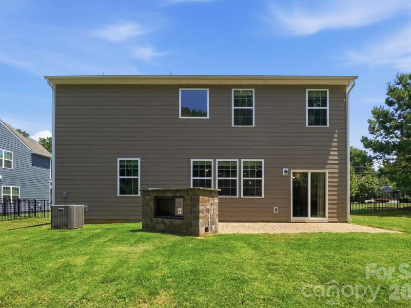 9815 Caledenia Drive, Huntersville, NC 28078.  MLS# CAR4403205, YatesRealty ID 39830. 