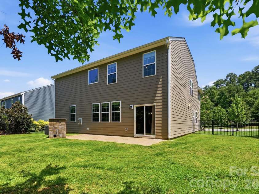 9815 Caledenia Drive, Huntersville, NC 28078.  MLS# CAR4403205, YatesRealty ID 39830. 