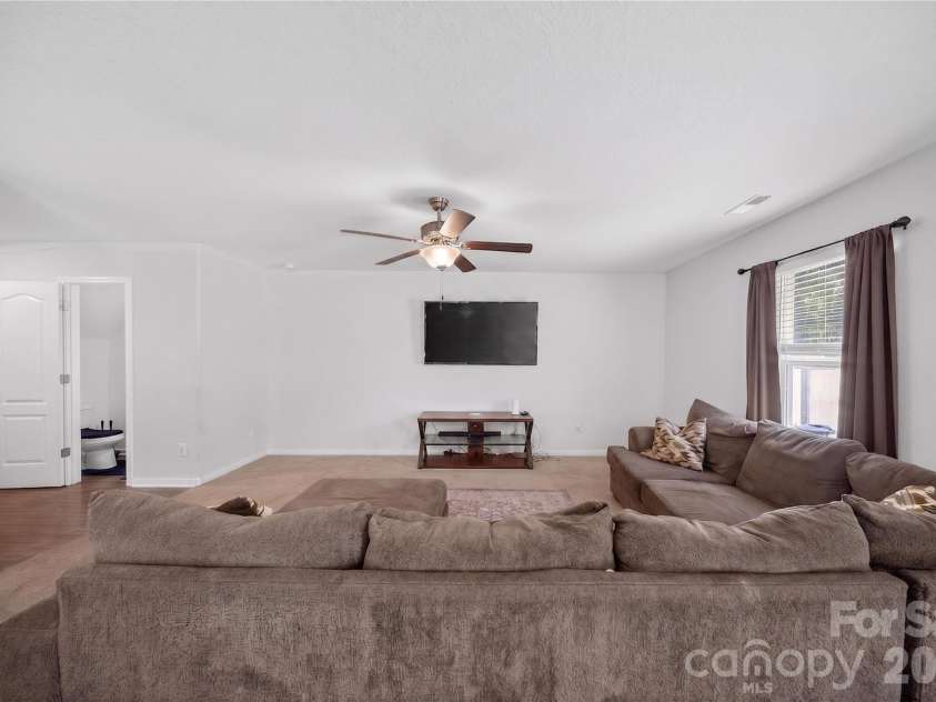 3361 Ellingford Road, Charlotte, NC 28214.  MLS# CAR4402921, YatesRealty ID 39831. 