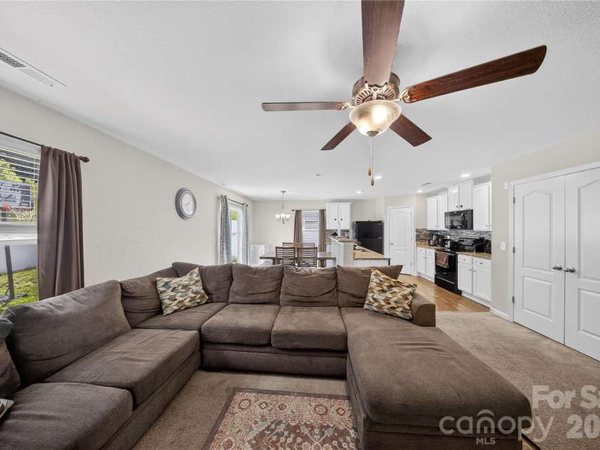 3361 Ellingford Road, Charlotte, NC 28214.  MLS# CAR4402921, YatesRealty ID 39831. 