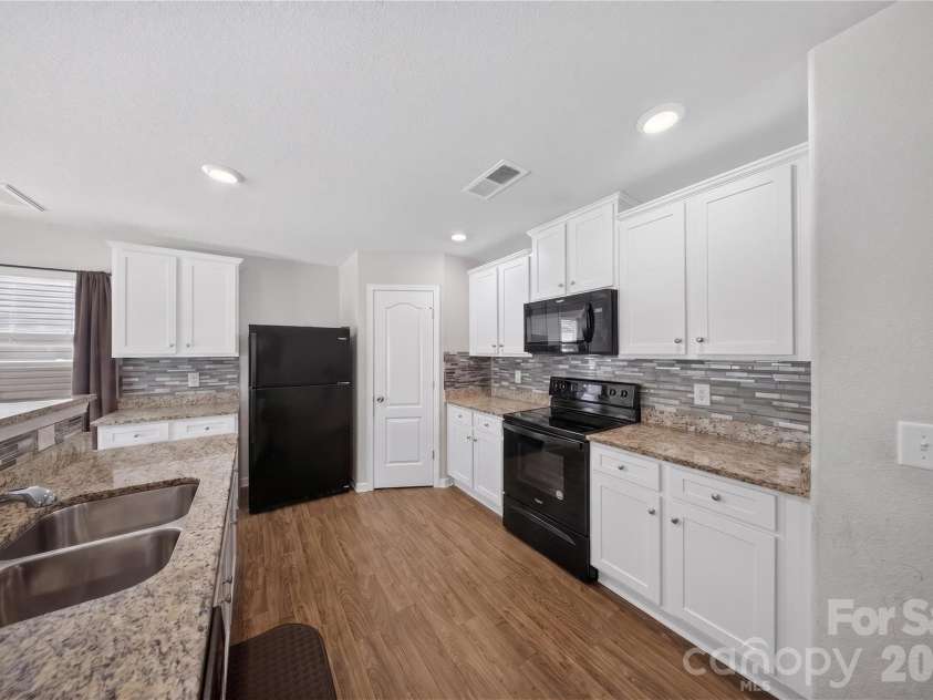 3361 Ellingford Road, Charlotte, NC 28214.  MLS# CAR4402921, YatesRealty ID 39831. 