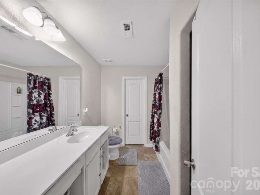 3361 Ellingford Road, Charlotte, NC 28214.  MLS# CAR4402921, YatesRealty ID 39831. 