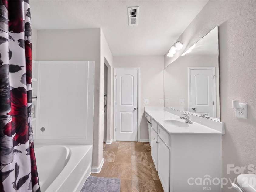 3361 Ellingford Road, Charlotte, NC 28214.  MLS# CAR4402921, YatesRealty ID 39831. 