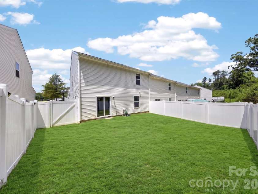 3361 Ellingford Road, Charlotte, NC 28214.  MLS# CAR4402921, YatesRealty ID 39831. 