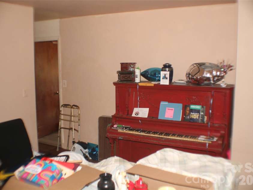 621 Westside Terrace, Davidson, NC 28036.  MLS# CAR4403116, YatesRealty ID 39832. Formal Dining room