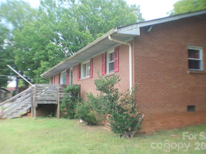 621 Westside Terrace, Davidson, NC 28036.  MLS# CAR4403116, YatesRealty ID 39832. Right Side View