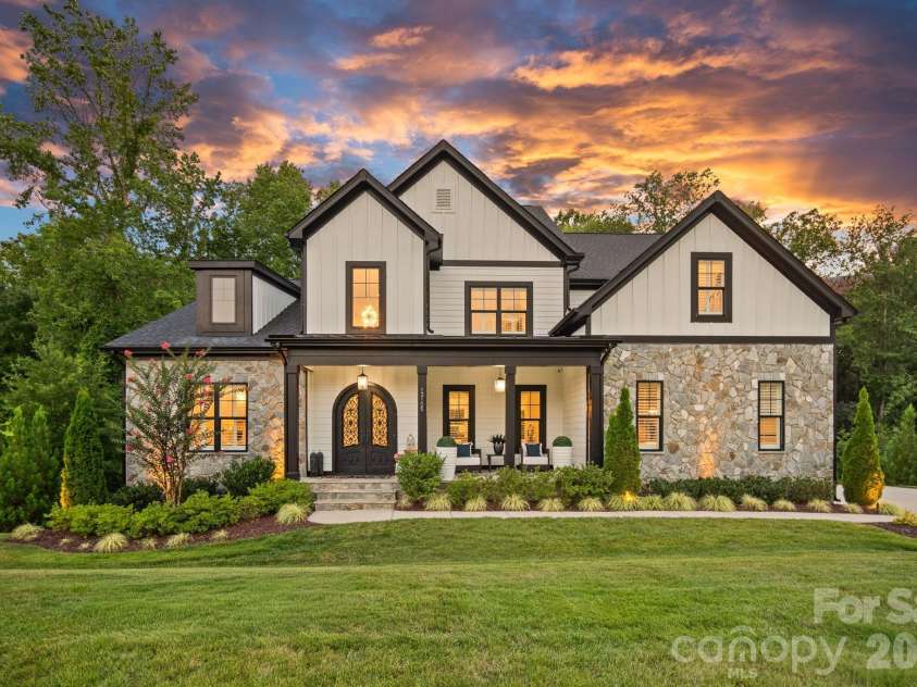 13105 White Spruce Court, Huntersville, NC 28078.  MLS# CAR4402677, YatesRealty ID 39833. 