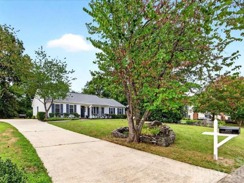 2000 Lawton Bluff Road, Charlotte, NC 28226.  MLS# CAR4403159, YatesRealty ID 39834. 