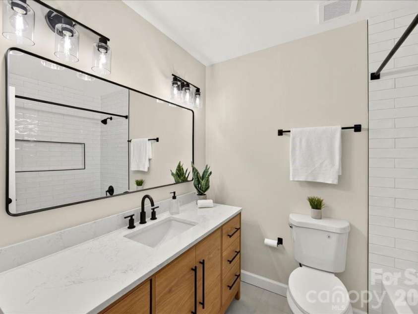2000 Lawton Bluff Road, Charlotte, NC 28226.  MLS# CAR4403159, YatesRealty ID 39834. Hall bath