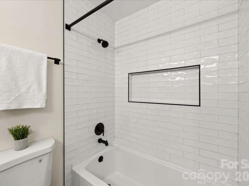 2000 Lawton Bluff Road, Charlotte, NC 28226.  MLS# CAR4403159, YatesRealty ID 39834. Hall shower/tub
