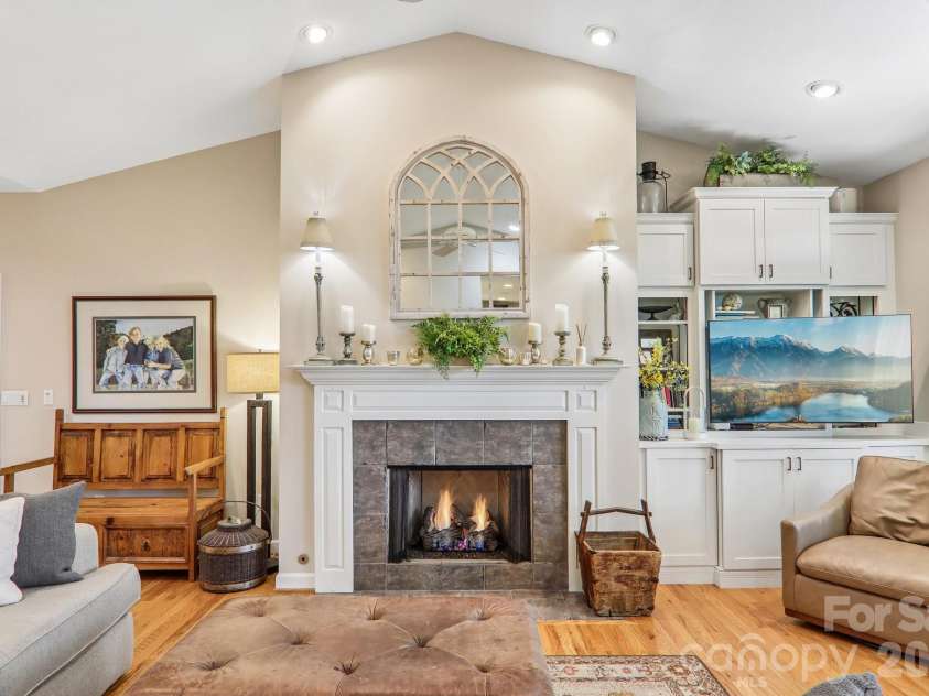 24 Turkey Roost Court, Flat Rock, NC 28739.  MLS# CAR4402164, YatesRealty ID 39835. 