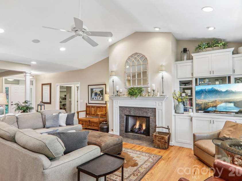 24 Turkey Roost Court, Flat Rock, NC 28739.  MLS# CAR4402164, YatesRealty ID 39835. 