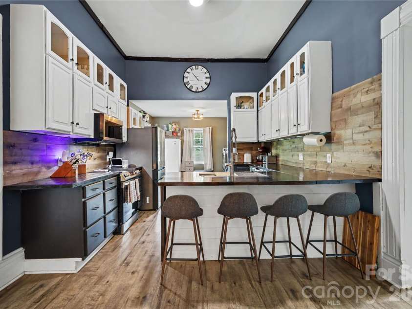 159 Lacy Street, Chester, SC 29706.  MLS# CAR4401942, YatesRealty ID 39836. Kitchen