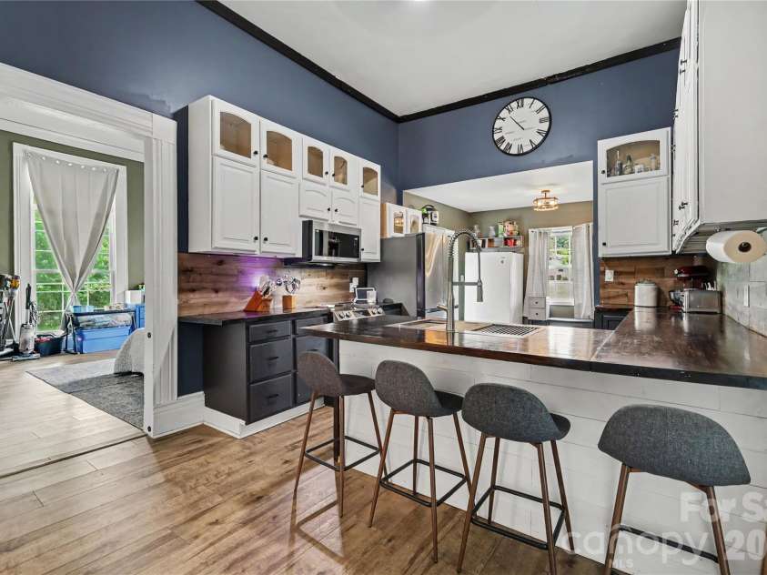 159 Lacy Street, Chester, SC 29706.  MLS# CAR4401942, YatesRealty ID 39836. Kitchen
