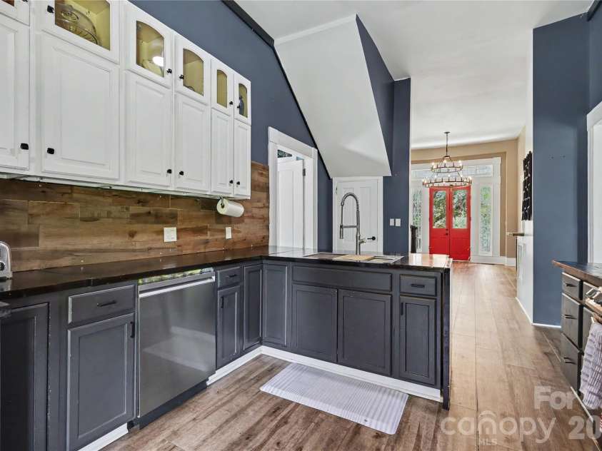 159 Lacy Street, Chester, SC 29706.  MLS# CAR4401942, YatesRealty ID 39836. Kitchen