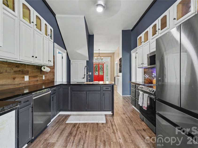 159 Lacy Street, Chester, SC 29706.  MLS# CAR4401942, YatesRealty ID 39836. Kitchen