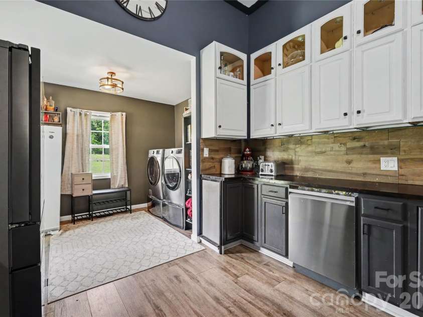 159 Lacy Street, Chester, SC 29706.  MLS# CAR4401942, YatesRealty ID 39836. Kitchen