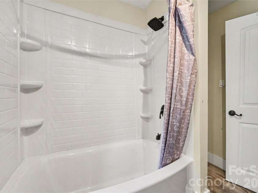 159 Lacy Street, Chester, SC 29706.  MLS# CAR4401942, YatesRealty ID 39836. Upstairs Bathroom
