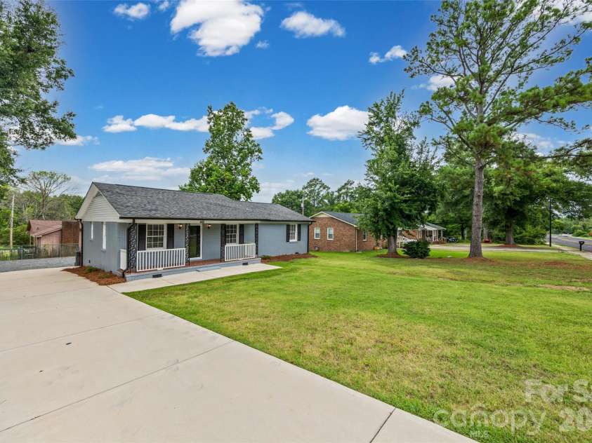 462 Heckle Boulevard, Rock Hill, SC 29730.  MLS# CAR4401618, YatesRealty ID 39838. 