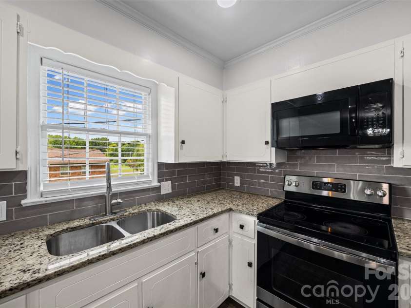 462 Heckle Boulevard, Rock Hill, SC 29730.  MLS# CAR4401618, YatesRealty ID 39838. 