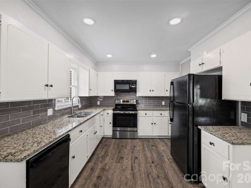 462 Heckle Boulevard, Rock Hill, SC 29730.  MLS# CAR4401618, YatesRealty ID 39838. 