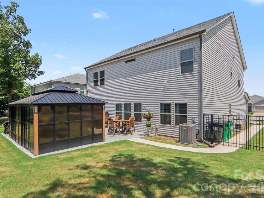 11140 Comiskey Lane, Charlotte, NC 28273.  MLS# CAR4402537, YatesRealty ID 39839. 
