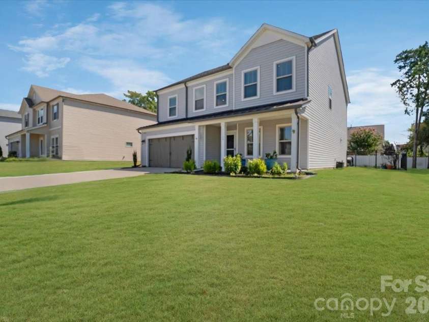 11140 Comiskey Lane, Charlotte, NC 28273.  MLS# CAR4402537, YatesRealty ID 39839. 