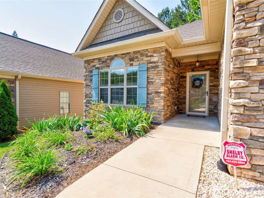194 T R Harris Drive, Shelby, NC 28150.  MLS# CAR4403041, YatesRealty ID 3984. 