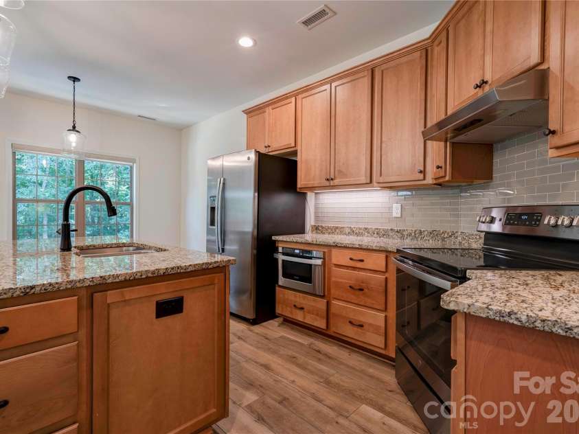 194 T R Harris Drive, Shelby, NC 28150.  MLS# CAR4403041, YatesRealty ID 3984. Everything you could ever ask for in a kitchen!