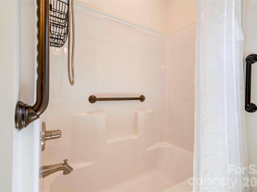 194 T R Harris Drive, Shelby, NC 28150.  MLS# CAR4403041, YatesRealty ID 3984. Second full bathroom