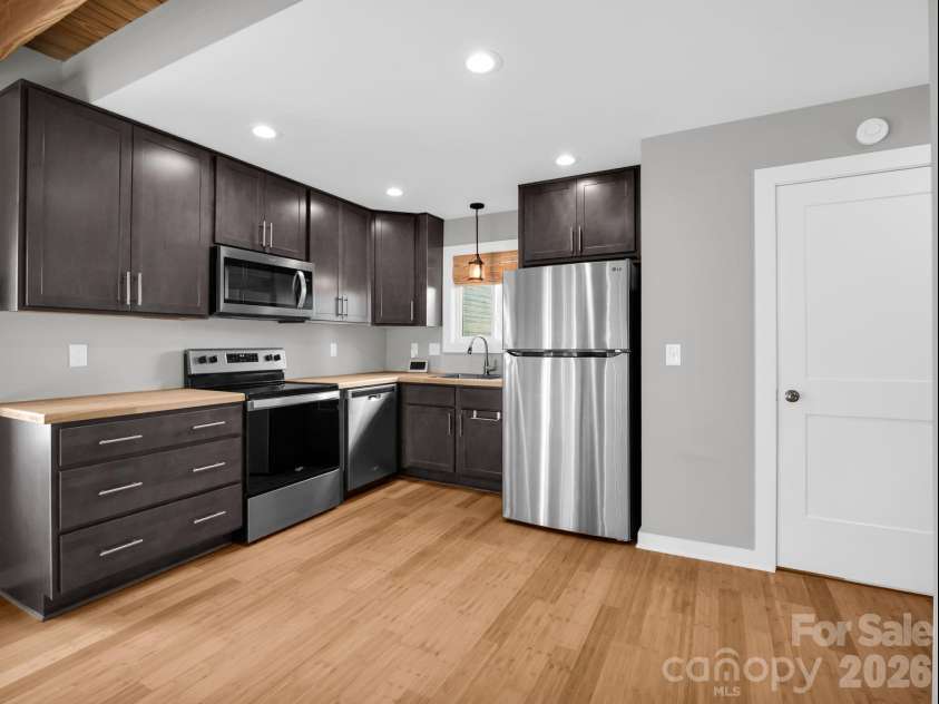 9 Citra Street, Arden, NC 28704.  MLS# CAR4299774, YatesRealty ID 3984. Kitchen