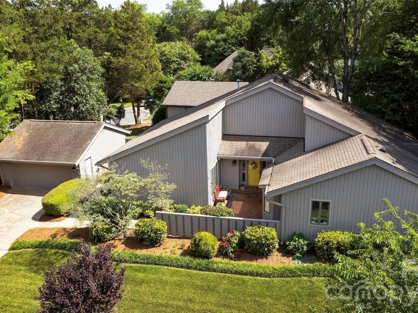 5100 Gamton Court, Charlotte, NC 28226.  MLS# CAR4402580, YatesRealty ID 39840. 