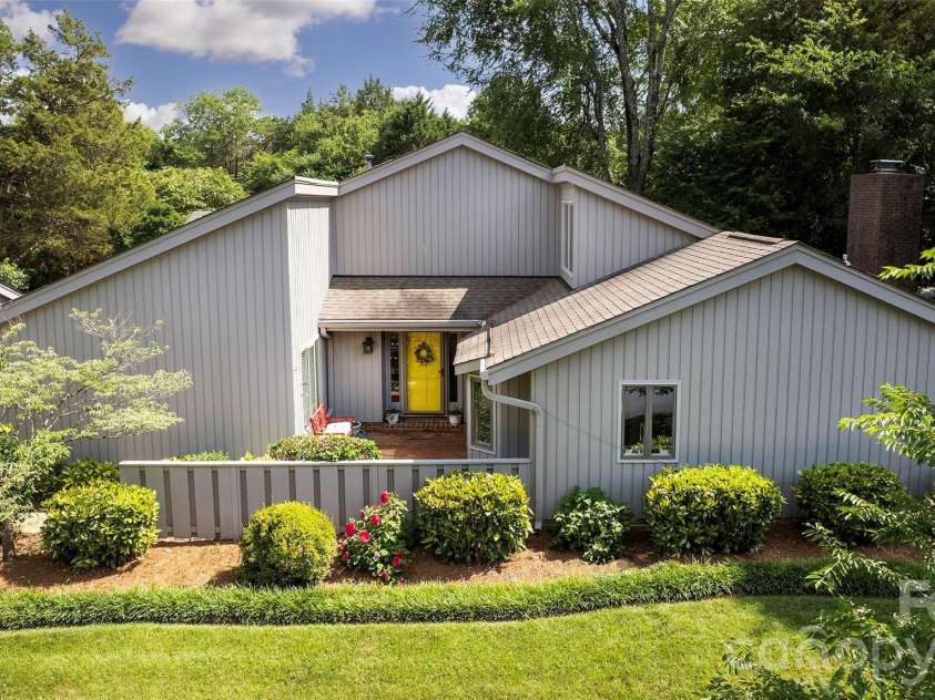 5100 Gamton Court, Charlotte, NC 28226.  MLS# CAR4402580, YatesRealty ID 39840. 