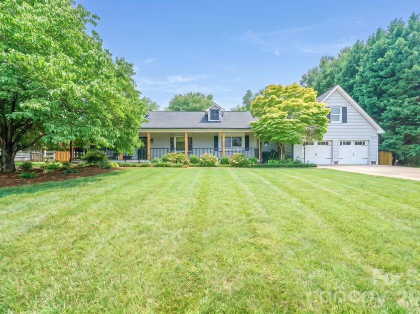 567 Canvasback Road, Mooresville, NC 28117.  MLS# CAR4401725, YatesRealty ID 39841. 