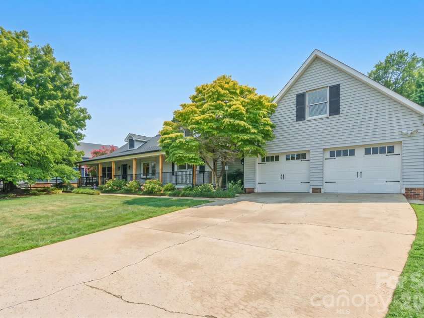 567 Canvasback Road, Mooresville, NC 28117.  MLS# CAR4401725, YatesRealty ID 39841. 