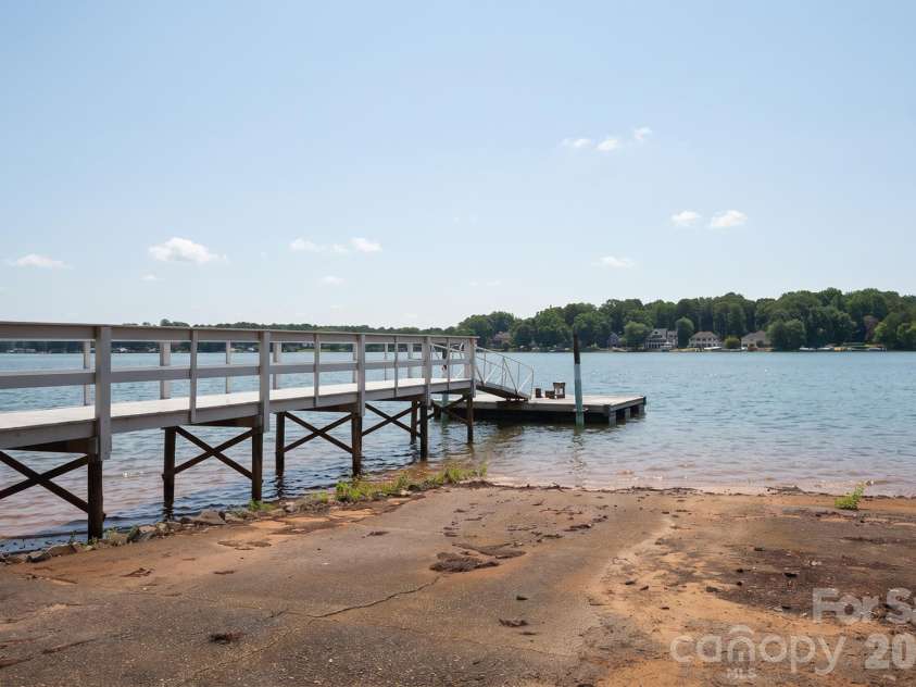 567 Canvasback Road, Mooresville, NC 28117.  MLS# CAR4401725, YatesRealty ID 39841. 