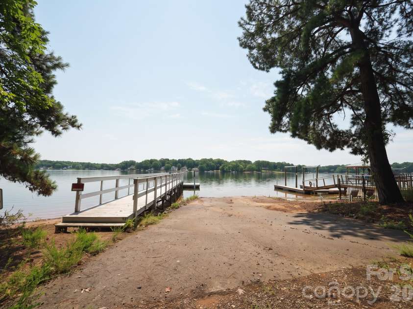 567 Canvasback Road, Mooresville, NC 28117.  MLS# CAR4401725, YatesRealty ID 39841. Private Community Boat Launch