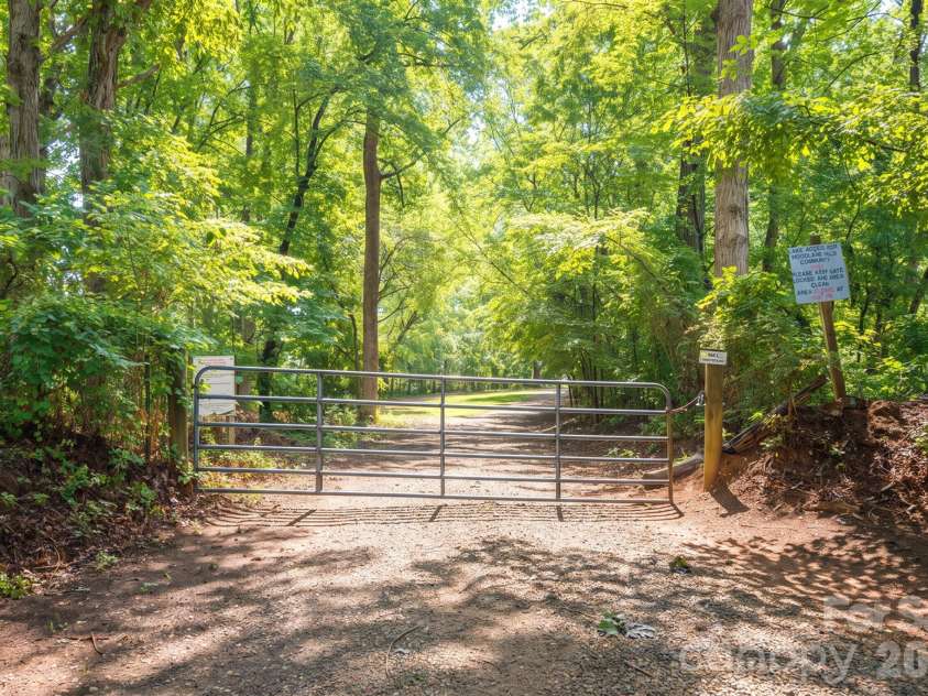 567 Canvasback Road, Mooresville, NC 28117.  MLS# CAR4401725, YatesRealty ID 39841. Private Community Lake Access for 7 honmes