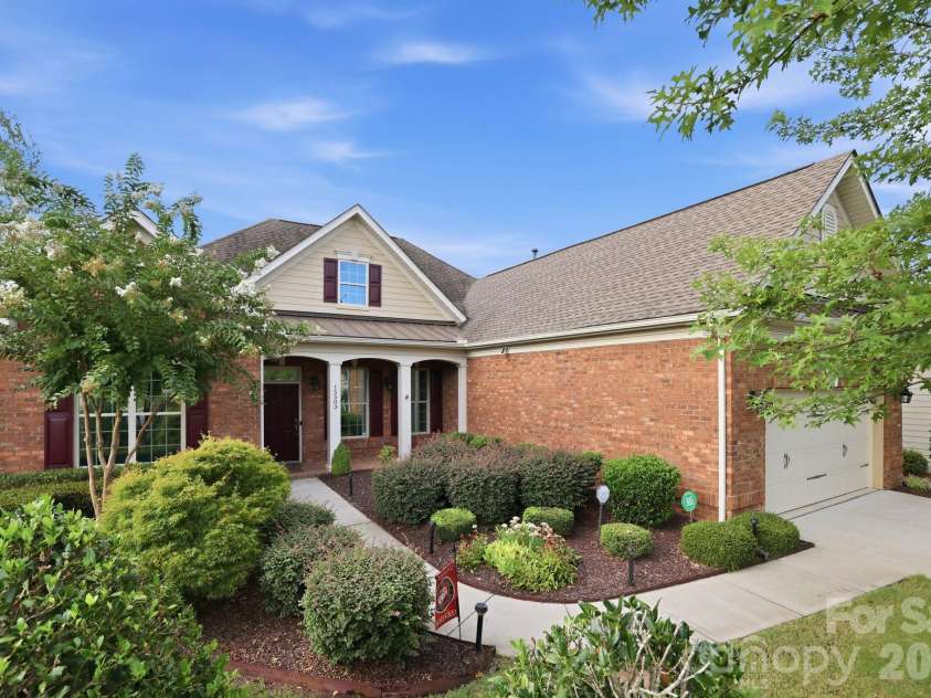 15503 Lake Ridge Road, Charlotte, NC 28278.  MLS# CAR4401425, YatesRealty ID 39842. 