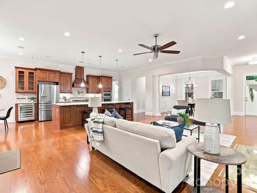 15503 Lake Ridge Road, Charlotte, NC 28278.  MLS# CAR4401425, YatesRealty ID 39842. 