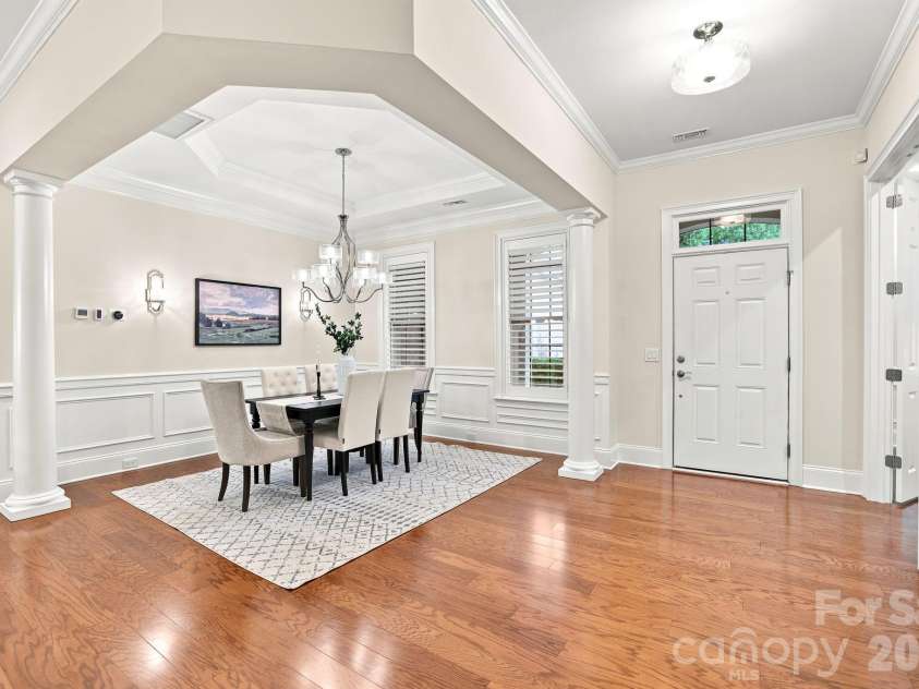 15503 Lake Ridge Road, Charlotte, NC 28278.  MLS# CAR4401425, YatesRealty ID 39842. 