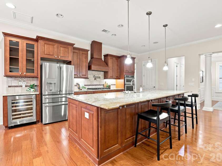 15503 Lake Ridge Road, Charlotte, NC 28278.  MLS# CAR4401425, YatesRealty ID 39842. 