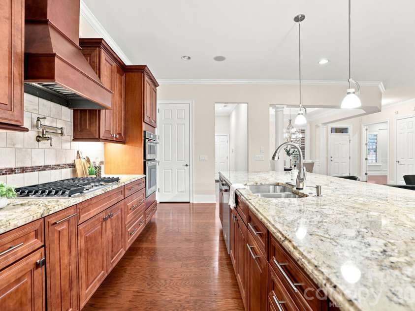 15503 Lake Ridge Road, Charlotte, NC 28278.  MLS# CAR4401425, YatesRealty ID 39842. 