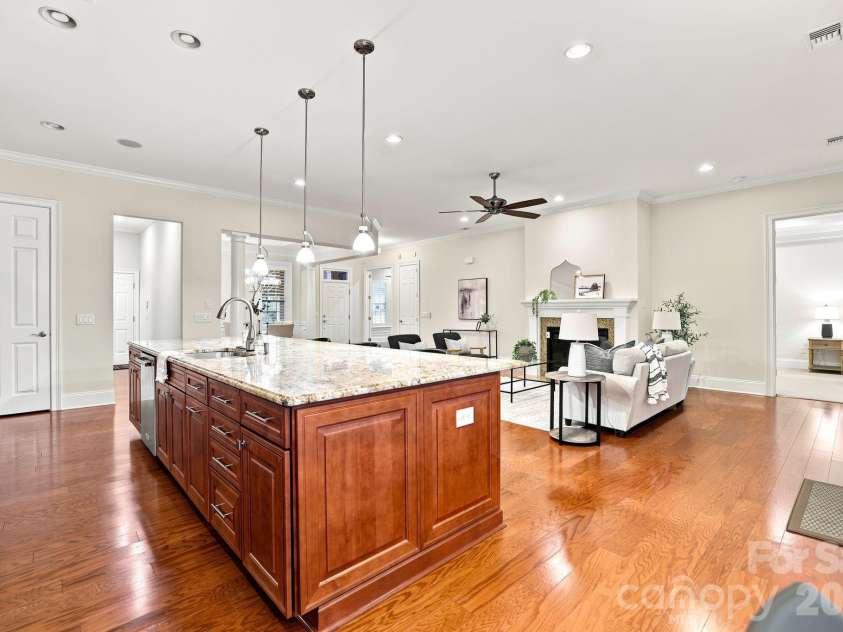 15503 Lake Ridge Road, Charlotte, NC 28278.  MLS# CAR4401425, YatesRealty ID 39842. 