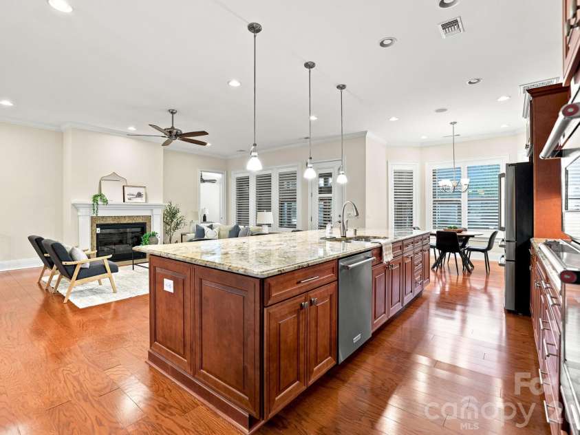15503 Lake Ridge Road, Charlotte, NC 28278.  MLS# CAR4401425, YatesRealty ID 39842. 