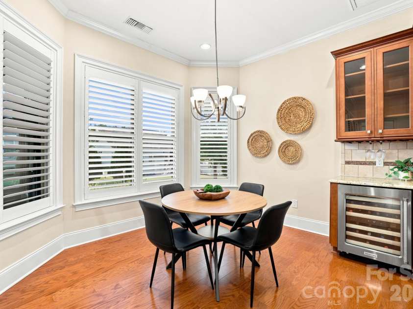 15503 Lake Ridge Road, Charlotte, NC 28278.  MLS# CAR4401425, YatesRealty ID 39842. 